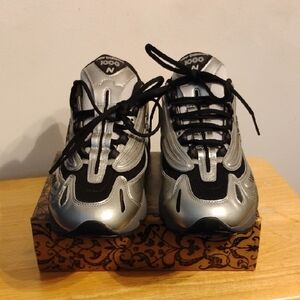 New Balance Mens Silver and Black Sneakers